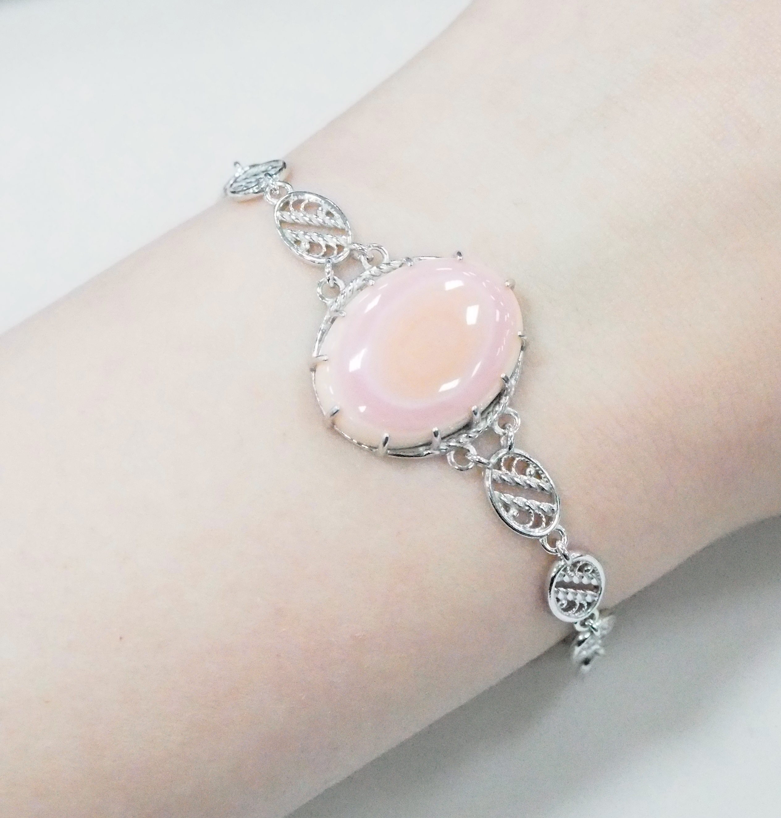 Серебряный браслет 925 пробы; вставки 1 Коралл;